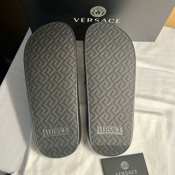 🔥 💯 NWT Authentic Versace Palazzo Slides - Picture 7 of 10